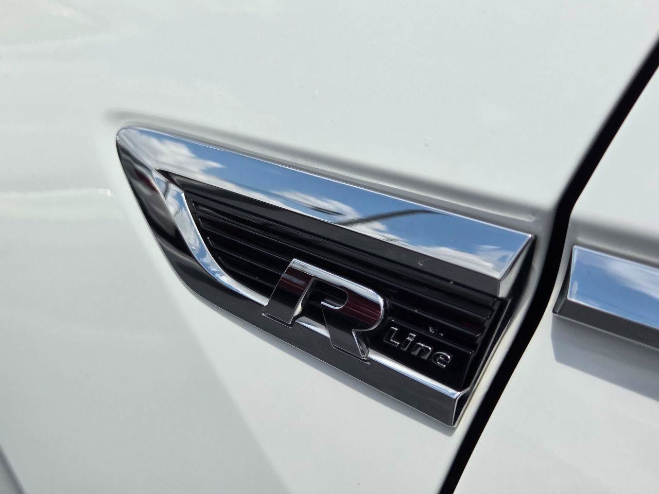Used 2020 Volkswagen Tiguan SE R-Line FWD image 10