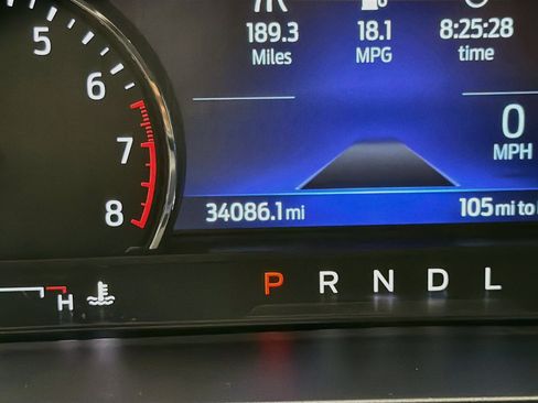 Used 2022 Ford Explorer XLT w/ Equipment Group 202A RWD image 8