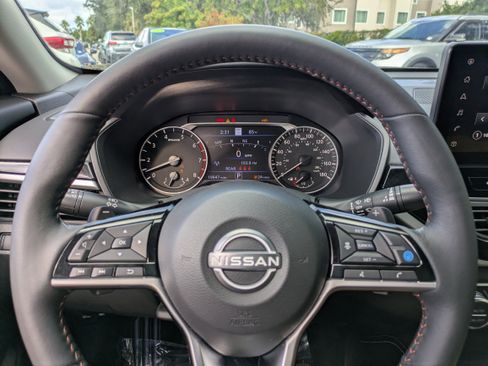 Used 2024 Nissan Altima 2.0 SR image 25