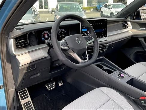 New 2025 Volkswagen Tiguan SE R-Line image 7