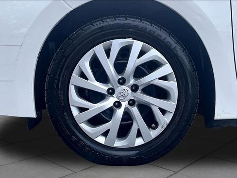 Used 2018 Toyota Corolla LE FWD image 11