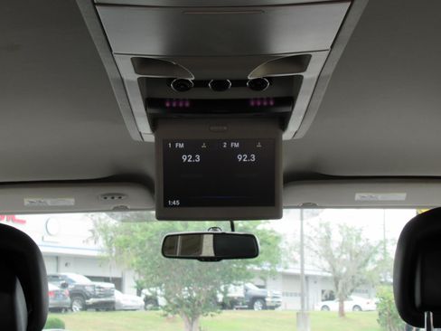 Used 2015 Chrysler Town & Country Touring FWD image 21
