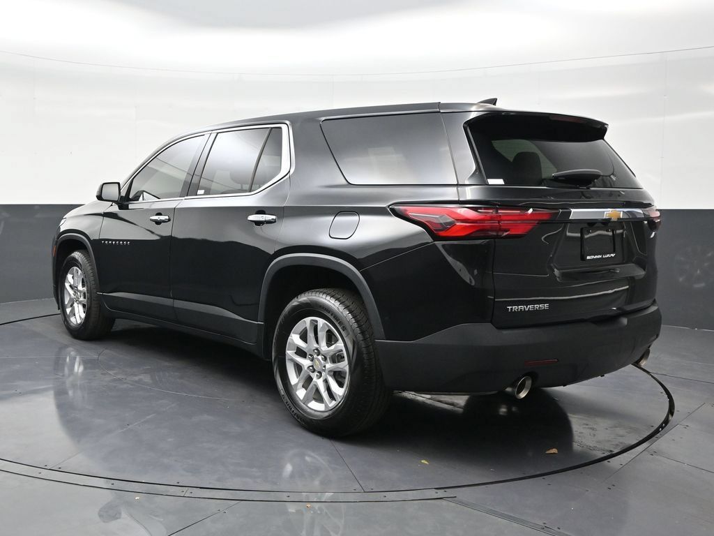 Used 2024 Chevrolet Traverse LS FWD image 3