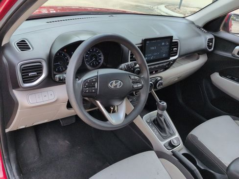 Used 2020 Hyundai Venue SEL FWD image 9