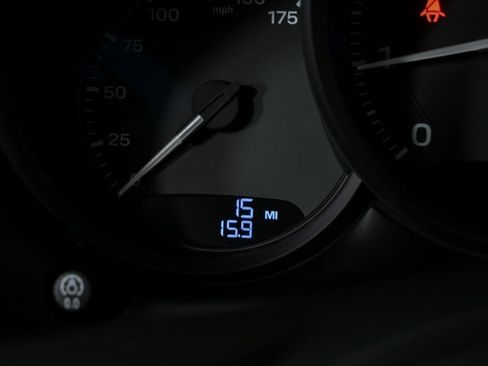 New 2025 Porsche Macan image 12