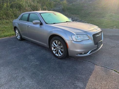 Used 2018 Chrysler 300 Touring L image 18