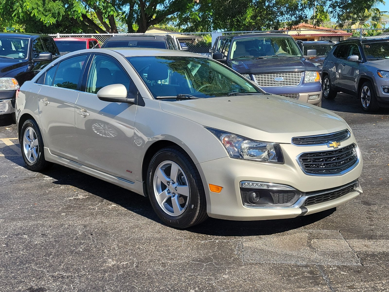 Used 2015 Chevrolet Cruze LT w/ Enhanced Safety Package FWD image 3