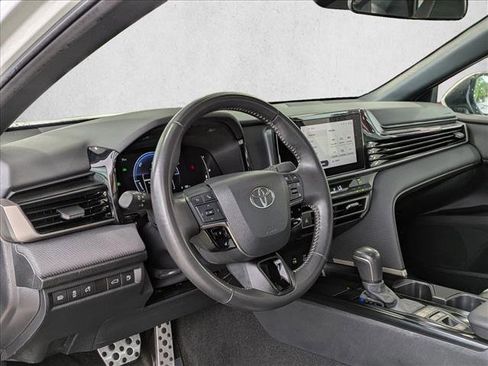 Used 2025 Toyota Camry SE FWD image 11