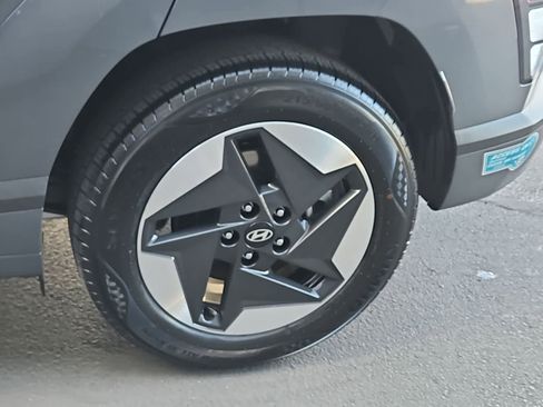 Certified 2025 Hyundai Kona SE FWD image 12