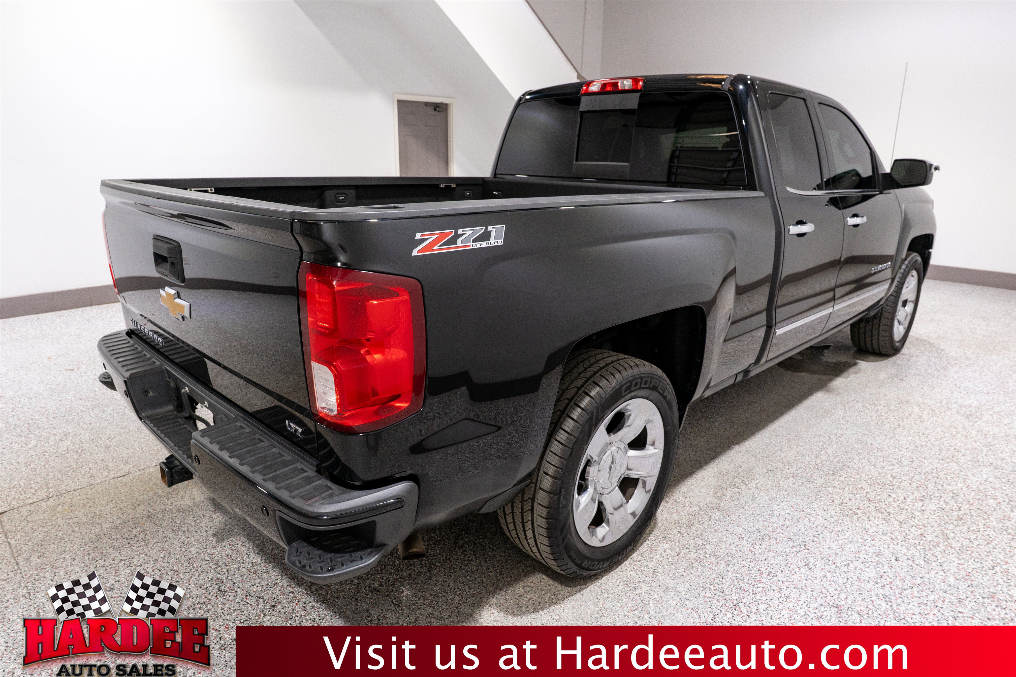 Used 2017 Chevrolet Silverado 1500 LTZ Z71 w/ LTZ Plus Package AWD/4WD image 5