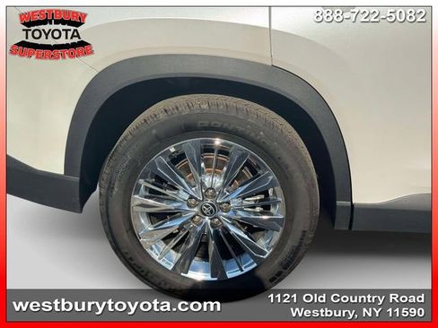Used 2024 Toyota Grand Highlander AWD image 14