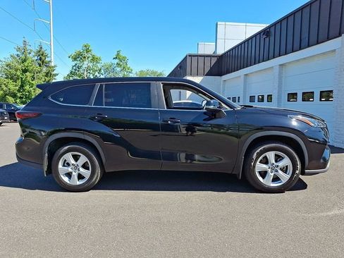 Used 2025 Toyota Highlander LE AWD/4WD image 7