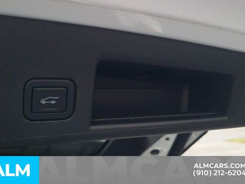 Used 2024 Chevrolet Equinox LT FWD image 10