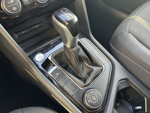 Certified 2024 Volkswagen Taos SE w/ Black Wheel Plus Package image 15