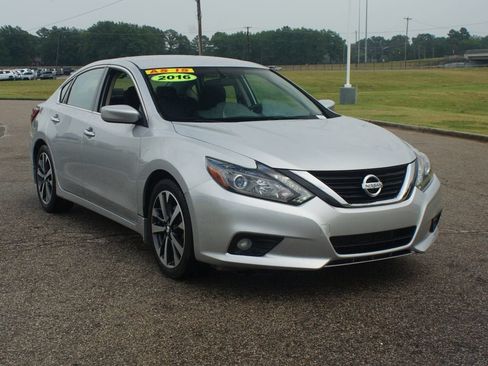 Used 2016 Nissan Altima 3.5 SR FWD image 2