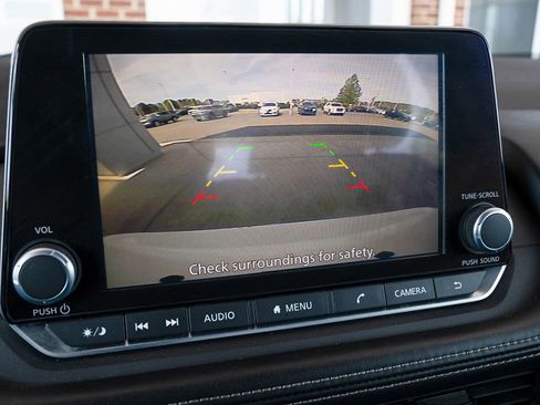 Used 2024 Nissan Rogue S image 12