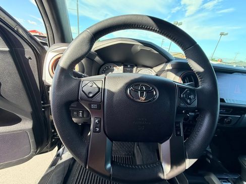Used 2021 Toyota Tacoma TRD Off-Road w/ Technology Package AWD/4WD image 12