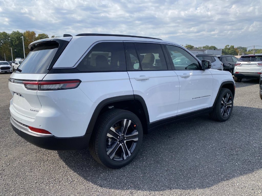 New 2027 Jeep Grand Cherokee Limited AWD/4WD image 3