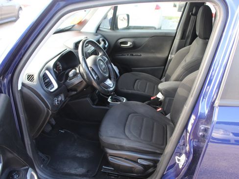 Used 2018 Jeep Renegade Latitude FWD image 10