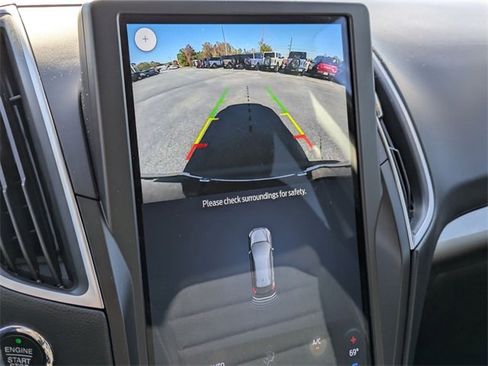 Used 2021 Ford Edge SE image 21