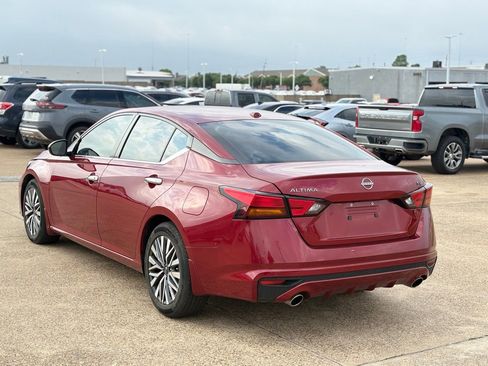 Certified 2024 Nissan Altima 2.5 SV w/ SV Premium Package FWD image 5