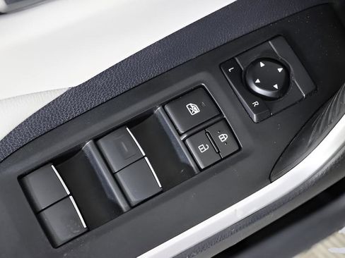 Used 2020 Toyota RAV4 XLE Premium FWD image 17