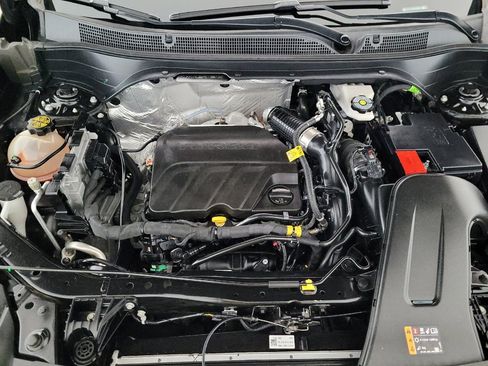 Used 2024 Chevrolet Trax LT w/ Sunroof Package FWD image 30