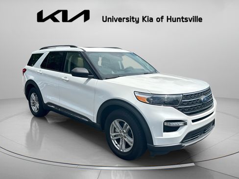 Used 2022 Ford Explorer XLT w/ Equipment Group 202A RWD image 2