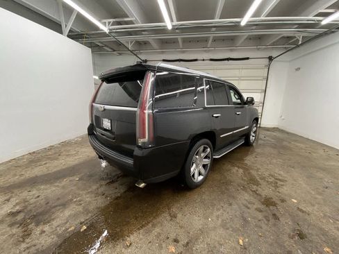 Used 2015 Cadillac Escalade Luxury image 6