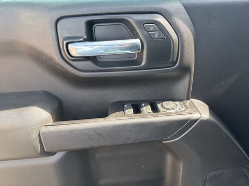 Used 2020 Chevrolet Silverado 1500 Custom w/ Custom Value Package image 8