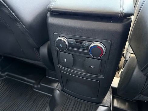 Used 2022 Ford Explorer XLT w/ Equipment Group 202A AWD/4WD image 18