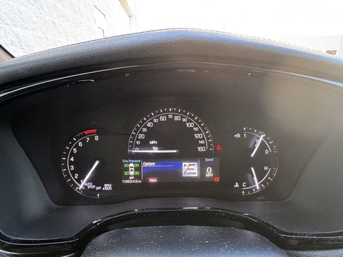 Used 2017 Cadillac XT5 Luxury w/ Driver Awareness Package image 10