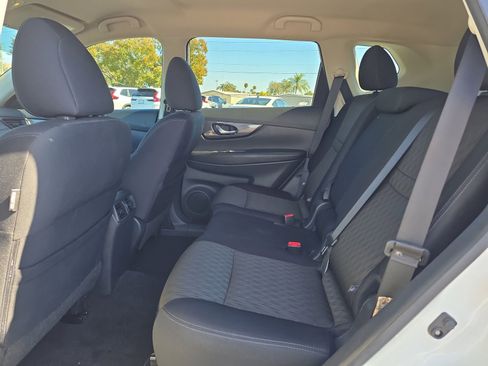 Used 2017 Nissan Rogue SV w/ Midnight Edition image 13