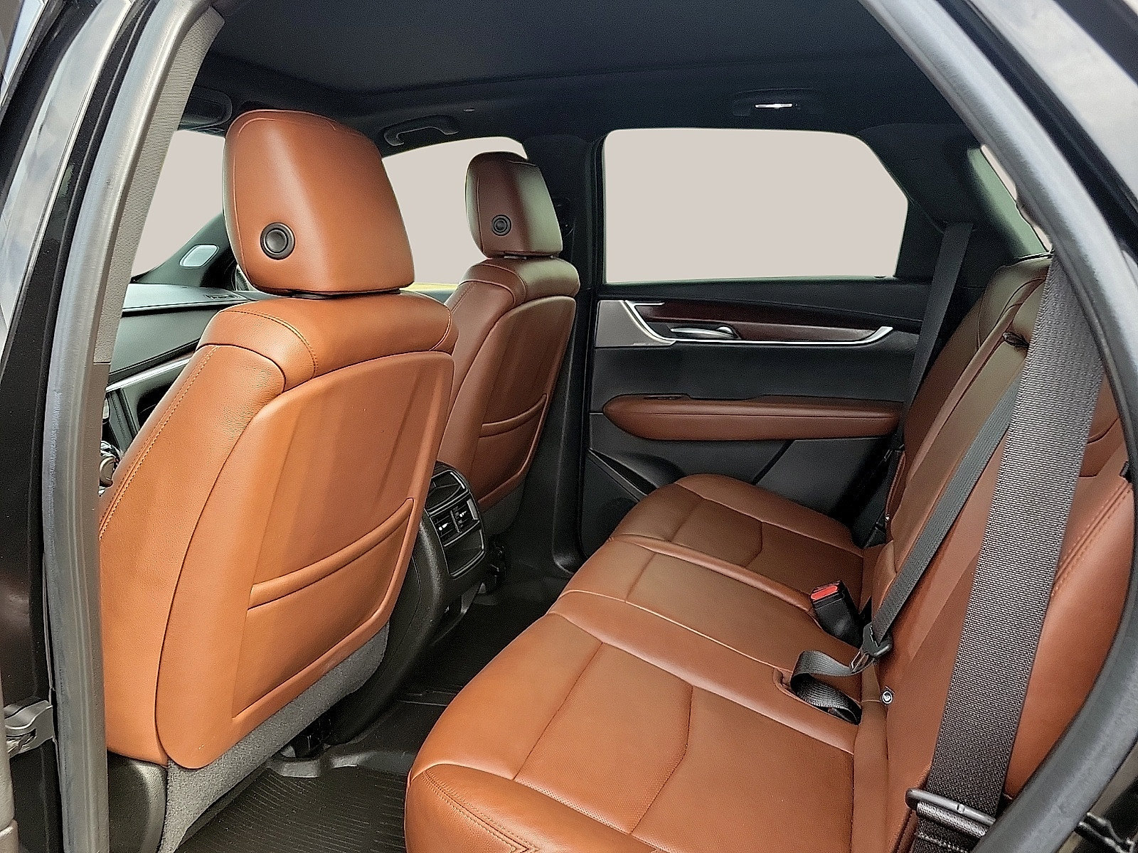 Used 2023 Cadillac XT5 Premium Luxury w/ LPO, Floor Liner Package FWD image 9