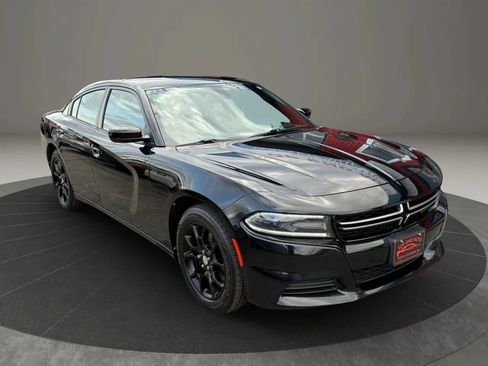 Used 2017 Dodge Charger SE w/ Popular Equipment Group AWD/4WD image 3