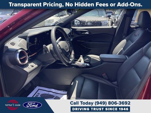 Used 2025 Chevrolet Trax RS w/ Sunroof Package FWD image 18