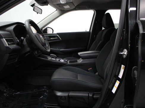 Used 2022 Mitsubishi Outlander ES image 7