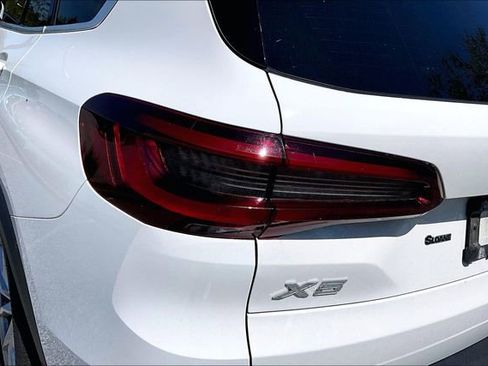 Used 2022 BMW X5 xDrive40i w/ Parking Assistance Package AWD/4WD image 15