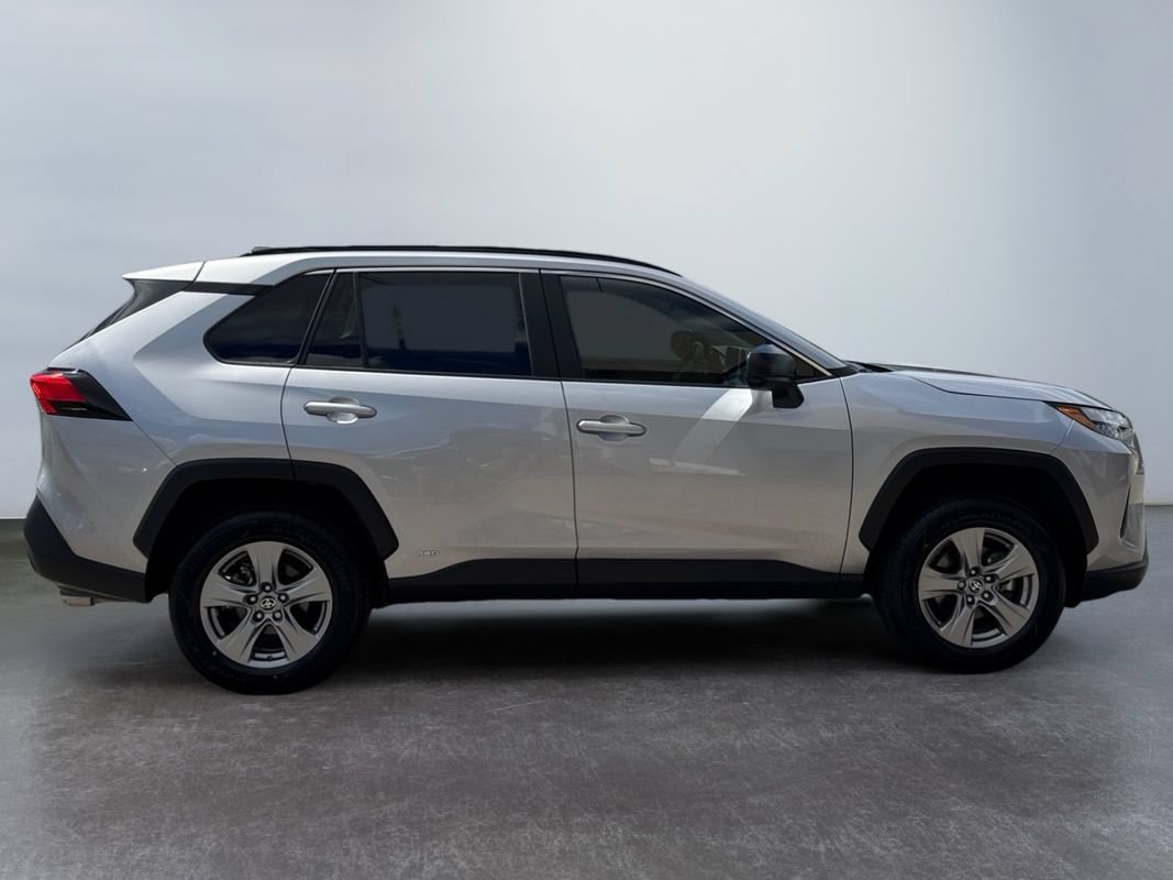 Used 2024 Toyota RAV4 LE AWD/4WD image 4