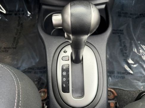 Used 2016 Nissan Versa SV FWD image 13