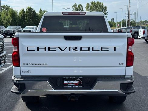 Used 2022 Chevrolet Silverado 1500 LT AWD/4WD image 5