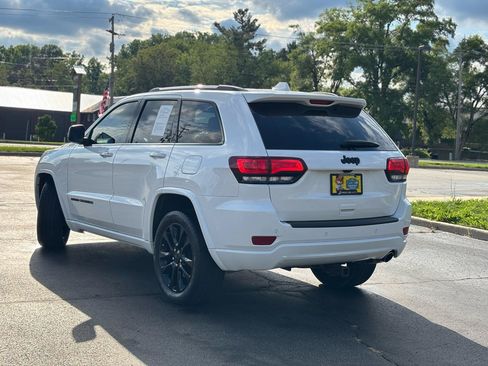 Used 2021 Jeep Grand Cherokee Altitude AWD/4WD image 6