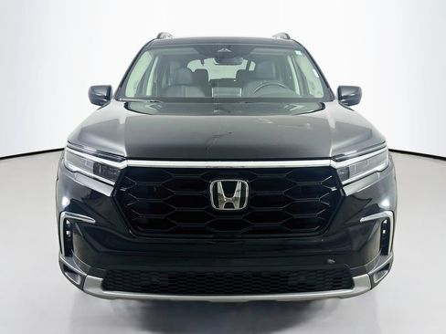 Used 2025 Honda Pilot Touring image 2