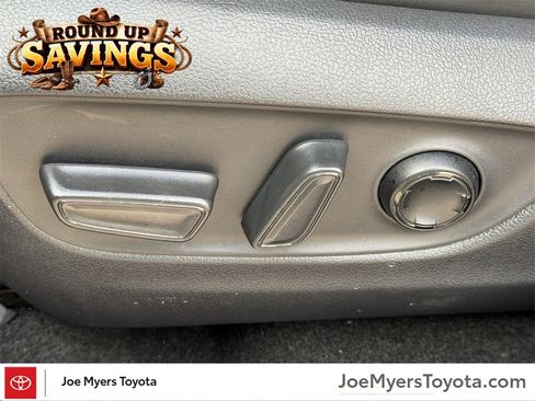 Used 2024 Toyota Venza Limited image 28