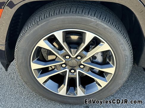 Used 2023 Jeep Grand Cherokee L Overland w/ Rear Seat Video Group I image 14