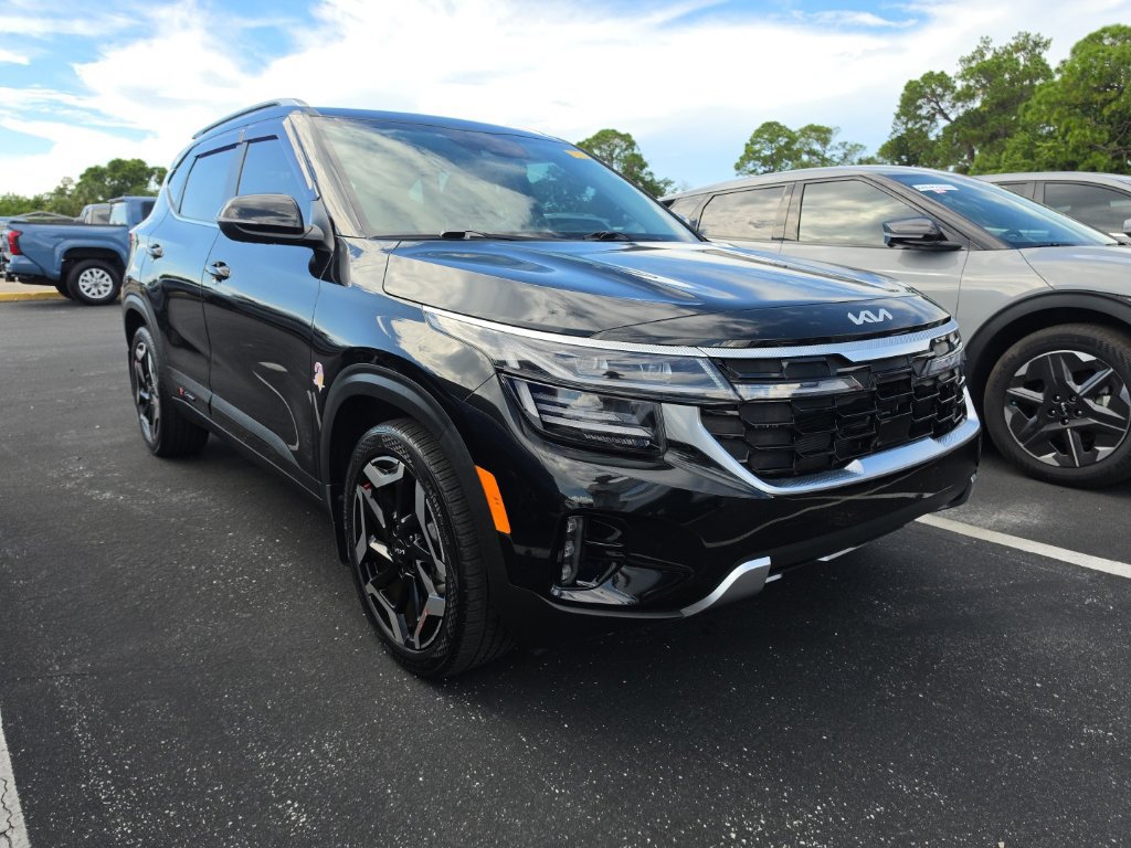 Certified 2024 Kia Seltos SX w/ SX Sunroof Package AWD/4WD image 2