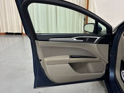 Used 2019 Ford Fusion SE FWD image 16