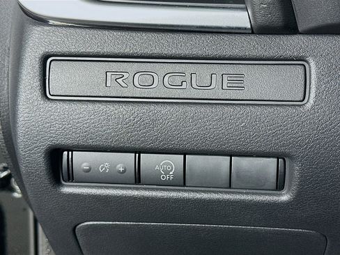 Used 2023 Nissan Rogue S image 17