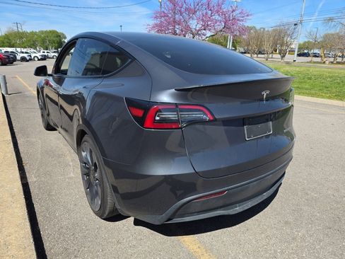 Used 2023 Tesla Model Y Performance image 5