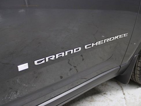 New 2025 Jeep Grand Cherokee Laredo X w/ Luxury Tech Group I image 34